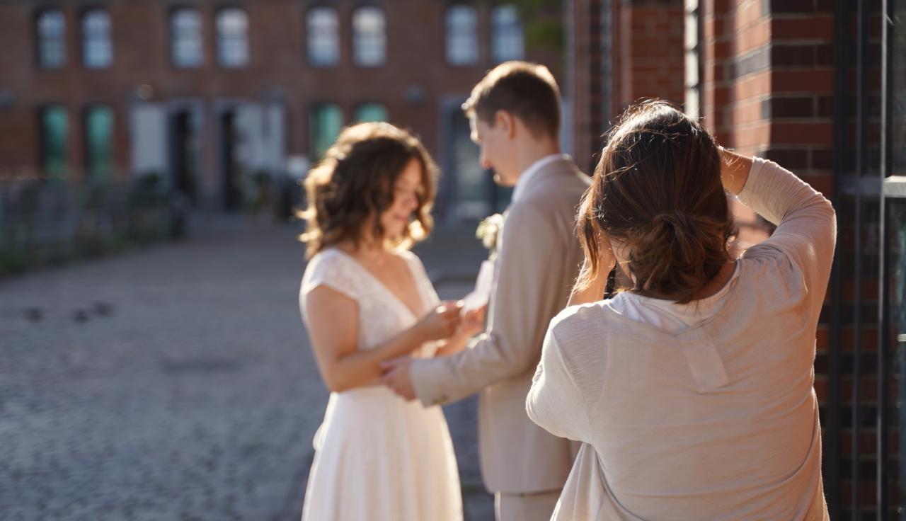 Über die Schulter Blick wie Jacky Brautpaar fotografiert